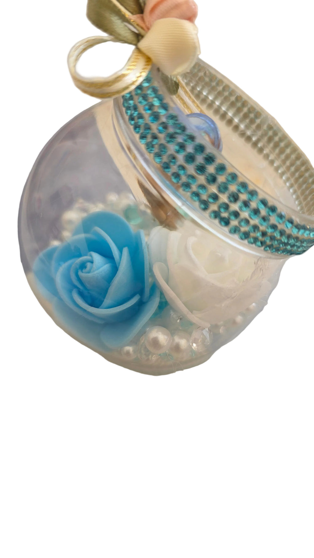 Detalles para bautizos con perlitas blancas y azules y detalles de bebe